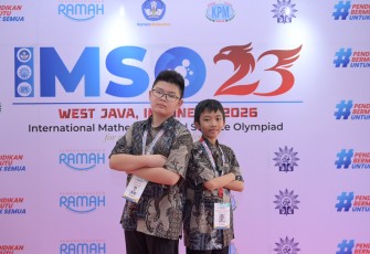 Kiri ke kanan: Aiden Gracio, Murid Kelas 6 SD Witama Plus Srikandi Pekanbaru, dan Kaindra Nadira Saidtama, Murid Kelas 6 SDIT Bina Bangsa Sejahtera Kota Bogor, dua peserta IMSO-23 asal Indonesia yang merupakan peraih medali emas OSN