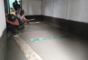 Pengecoran lantai rumah Ibu Heni Derita Tampubolon 