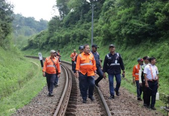 Jajaran Manajemen KAI Daop 2 Bandung Pastikan Keselamatan Perjalanan KA