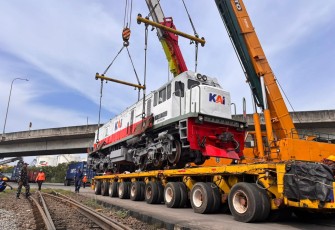 KAI Logistik Distribusikan 4 Lokomotif Hidrolik