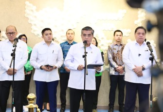 Menaker Yassierli pada konferensi pers kebijakan THR dan Bonus Hari Raya, dan realisasi stimulus ramadan, di Jakarta, Selasa (3/3/2026).