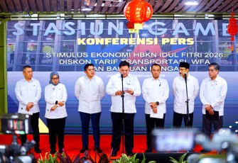 Menteri Koordinator Bidang Perekonomian Airlangga Hartarto dalam Konferensi Pers terkait Capaian Ekonomi Tahun 2025