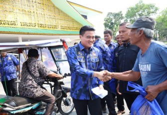 Ramadan Berkah Jelang Lebaran, KOMBAT Sumut Berbagi Taliasih dan Bingkisan untuk Ribuan Warga