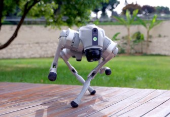 Robot Unitree Go2 untuk Edutainment dan Interaksi Publik