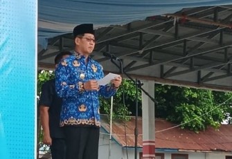 Walikota Bitung saat membacakan amanatnya pada apel perdana pasca libur Nataru