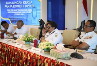 Wamendagri Ribka saat mendampingi Kunjungan Kerja Komisi II DPR RI di Kantor Gubernur Papua, Jayapura, Papua, Rabu (4/2/2026).
