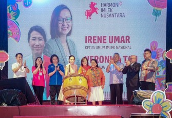 Wakil Menteri Ekonomi Kreatif, Irene Umar, membuka Imlek Festival 2577 - Harmoni Imlek Nusantara 2026 di Lapangan Banteng, Jakarta, Minggu (22/2/2026)