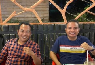 Saparuddin Hasibuan (Pakai Kemeja) Saat Bersama Ketua DPP Prabowo Mania 08, Ahmad Gojali Harahap