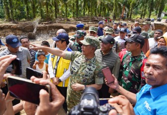 Kasum TNI Cek Pembangunan Huntara di Tapanuli Tengah
