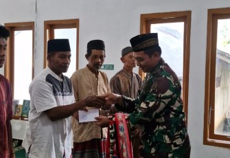 Danramil 0801/10 Punung Hadiri Safari Ramadan dan Serahkan Bantuan Fakir Miskin 