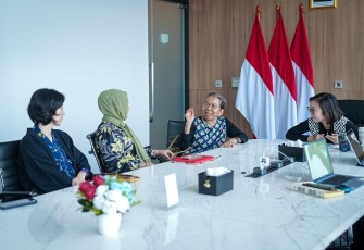 Wakil Menteri Ekonomi Kreatif, Irene Umar, menerima audiensi komunitas seni ARTPORA di Kantor Kementerian Ekraf, Jakarta, Rabu (11/3/2026)