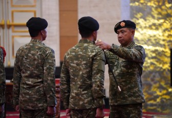 Panglima TNI Jenderal TNI Agus Subiyanto memimpin upacara Serah Terima Jabatan (Sertijab) Pangkogabwilhan III, Oditur Jenderal (Orjen) TNI, pelantikan Kepala Staf Teritorial (Kaster) TNI serta menerima Laporan Korps Kenaikan Pangkat Pati TNI yang berlangsung di Aula Gatot Soebroto, Mabes TNI, Cilangkap, Jakarta Timur, Kamis (26/3/2026)