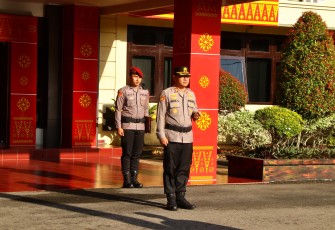 Kapolres OKU Timur Polda Sumatera Selatan, AKBP Adik Listiyono, S.I.K., M.Si., memimpin langsung upacara serah terima jabatan 