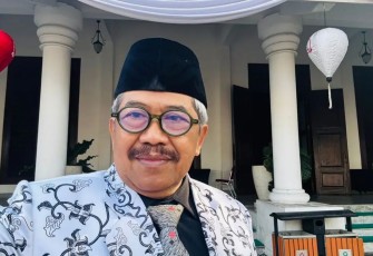 Ketua PGRI Jawa Timur, Dr. Djoko Adi Walujo