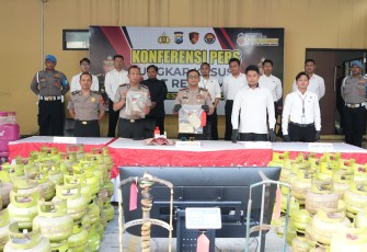 Polresta Sidoarjo Ungkap Sindikat LPG Oplosan di Rumah Kontrakan Amankan Dua Tersangka