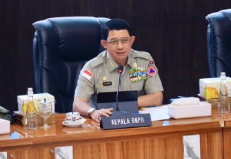 Kepala BNPB Letjen TNI Dr. Suharyanto, S.Sos, M.M beserta jajaran, menghadiri rapat Koordinasi, Sosialisasi dan Kesiapsiagaan dalam menghadapi fenomena El Nino yang di gelar di Ruang Rapat Sasana Bhakti Praja, Gedung C, Kementerian Dalam Negeri (Kemendagri), Senin (29/06)