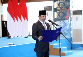 Kepala BNPB Letjen TNI Dr. Suharyanto, S.Sos., M.M., melantik tiga Pejabat Pimpinan Tinggi Pratama di lingkungan BNPB di Jakarta, Senin (29/6)