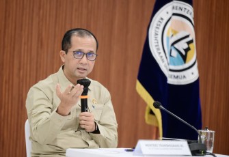 Menteri Transmigrasi M. Iftitah Sulaiman Suryanagara saat memimpin diskusi bersama para guru besar dari sepuluh perguruan tinggi mitra Program Tim Ekspedisi Patriot, Selasa (30/6).