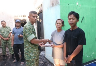 Kodim Tulungagung Salurkan Bantuan Sosial kepada Korban Kebakaran Rumah Anggota Saka Wira Kartika