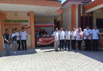 Acara soft launching kedai booth kopi "Kadempe" Kopi Desa Merah Putih, di halaman Kantor Kelurahan Cangakan, Karanganyar, Rabu (8/7/2026) siang.