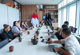 Wakil Menteri Ekonomi Kreatif, Irene Umar, menerima audiensi jenama suvenir lokal Sovlo di Kantor Kementerian Ekraf, Jakarta, Senin (20/7/2026).
