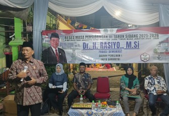 Anggota DPRD Jawa Timur dari Fraksi Partai Demokrat, Rasiyo saat reses