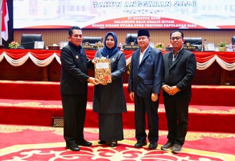 Gubernur Ansar saat Serahkan Rancangan Perubahan KUA PPAS 2026 kepada DPRD Kepri 