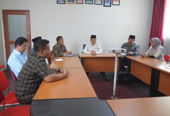 Sekretaris Daerah Provinsi Bengkulu, Herwan Antoni, turun langsung melakukan klarifikasi bersama Inspektorat dan Badan Kepegawaian Daerah (BKD) di ruang rapat BKD /Foto : MC 