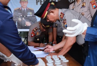 Polres Jember Test Urine Mendadak Bagi Para Perwira