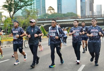 Menteri Ekonomi Kreatif/Kepala Badan Ekonomi Kreatif (Ekraf), Teuku Riefky Harsya, menghadiri peluncuran Garuda Finishers  di Gelora Bung Karno (GBK), Jakarta, Minggu (26/7/2026).