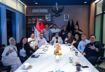 Menteri Ekonomi Kreatif, Teuku Riefky Harsya, menerima audiensi Indonesian Association of British Alumni (IABA) di Kantor Kementerian Ekonomi Kreatif, Jakarta, Jumat (13/2/2026)