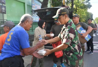 Warga Terima Berkah Dari Kodim Ponorogo
