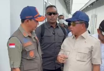 Kepala BNPB Letjen TNI Dr. Suharyanto, S.Sos., M.M. bersama Menteri Dalam Negeri Muhammad Tito Karnavian mengunjungi lokasi terdampak bencana di Provinsi Aceh, Rabu (21/1). Kunjungan ini dilakukan untuk memastikan penanganan darurat, pemulihan, serta langkah rehabilitasi dan rekonstruksi pascabencana berjalan cepat, tepat, dan terpadu