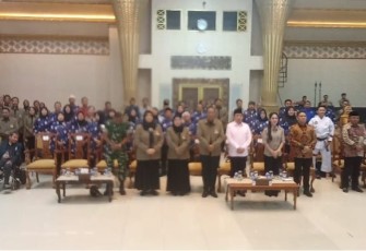 Foto bersama dalam pelantikan pengurus Komite Olahraga Rekreasi Masyarakat Indonesia (KORMI) Kabupaten Jember di Pendopo Wahyawibawagraha, Senin (27/7/2026).