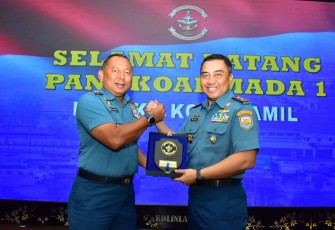 Pangkolinlamil saat Terima Courtesy Call dari Pangkoarmada I di Gedung Laut Nusantara, Mako Kolinlamil, Tanjung Priok, Jakarta Utara, Rabu (14/01).