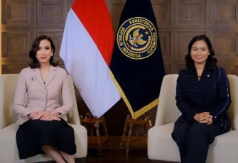 Menpar Widiyanti Putri Wardhana bersama Wamenpar Ni Luh Puspa 