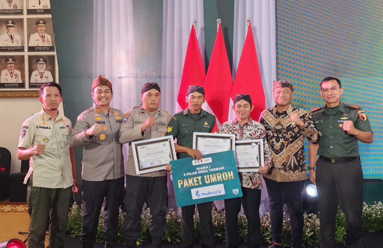 Penyerahan penghargaan dilakukan di Gedung Negara Grahadi Surabaya, Rabu (20/9/2023) malam.