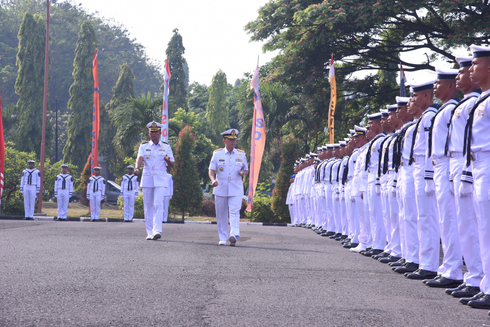 Komandan Kodikdukum Laksma TNI Dr. Taufik Arief, bertempat di Lapangan Apel Mako Kodikdukum Kodiklatal Surabaya, Jumat (11/8/2023).