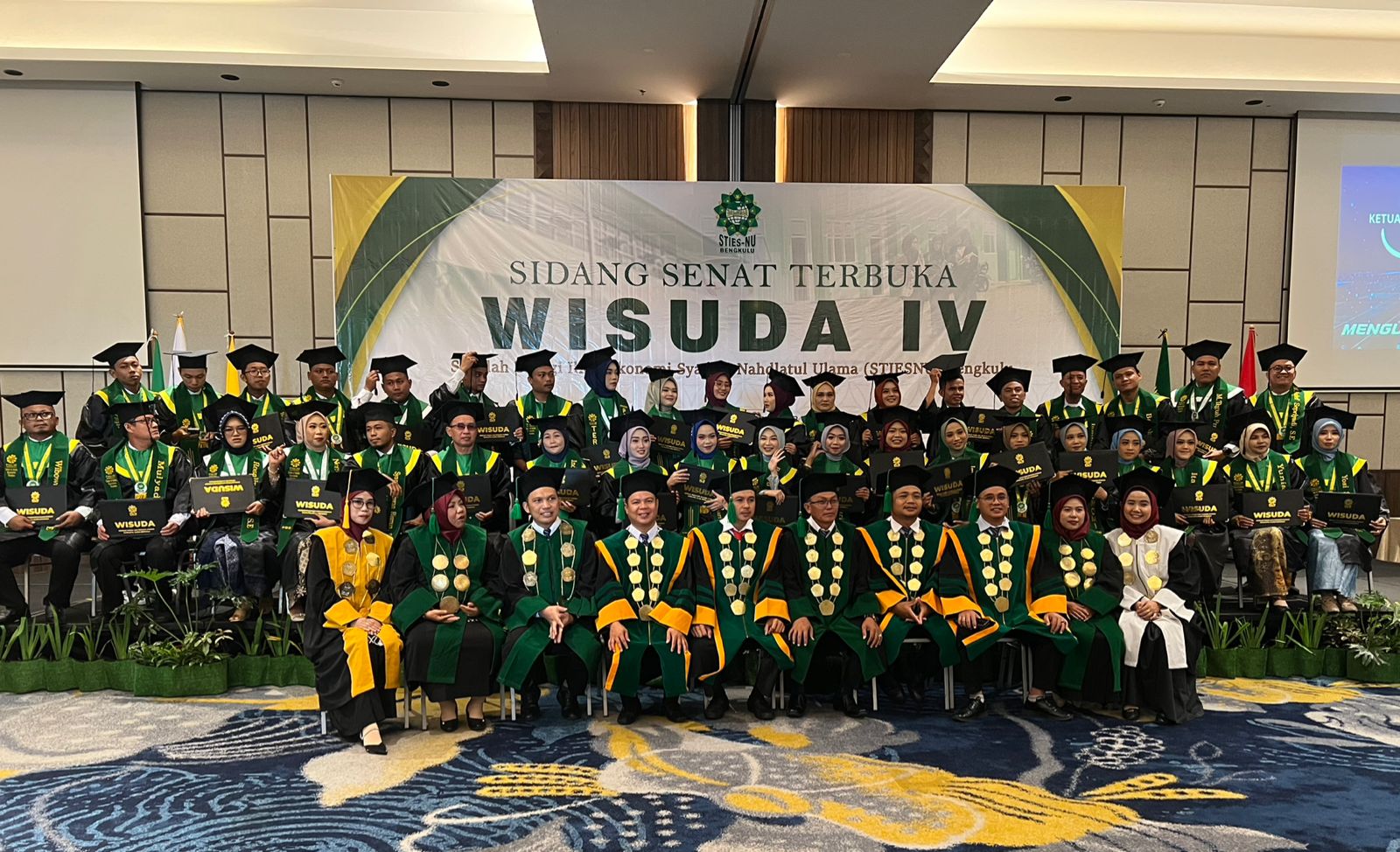 wisuda 2