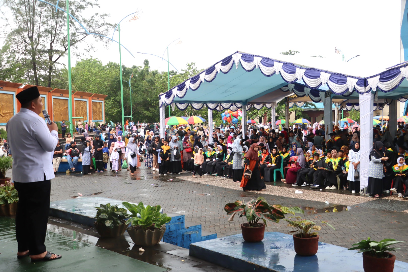 Sambutan Bupati Bintan Roby Kurniawan sebelum membuka kegiatan wisuda santri TKQ dan TPQ