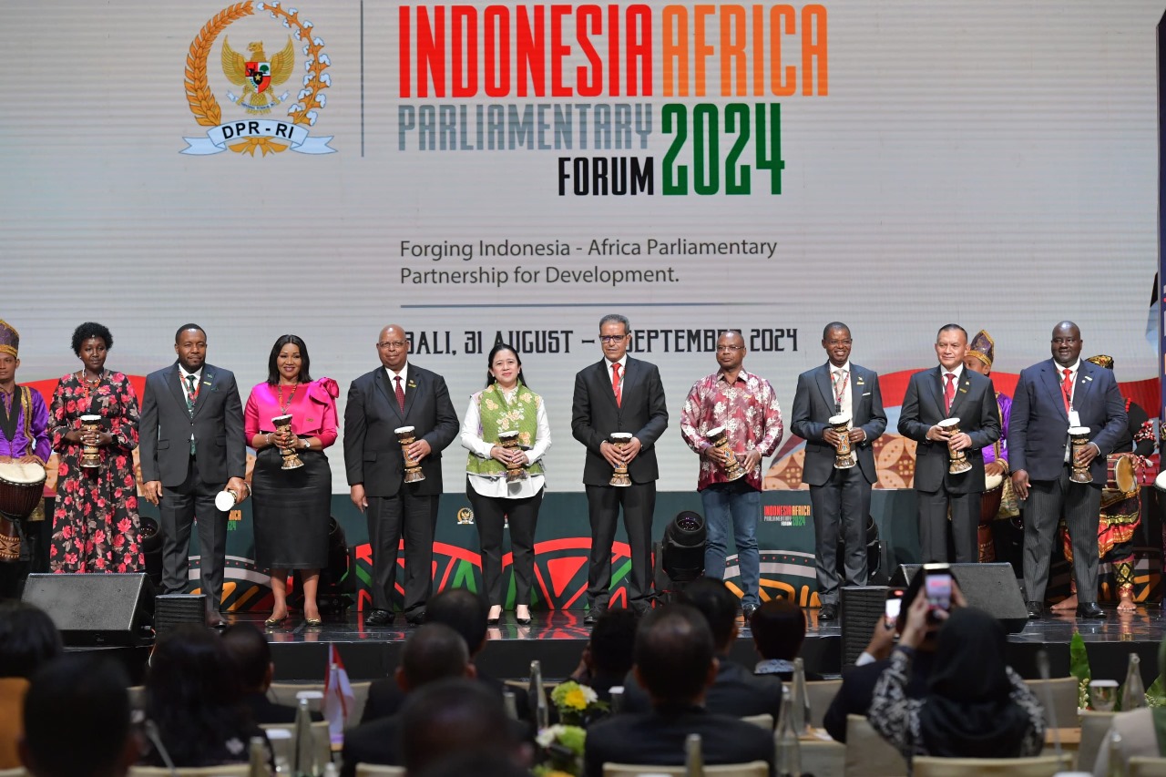 Ketua DPR RI bersama para anggota parlemen dari negara-negara Afrika saat Pembukaan Indonesia-Africa Parliamentary Forum (IAPF) 2024 di Bali, Minggu (1/9/2024). (Amiriyandi/Infopublik)
