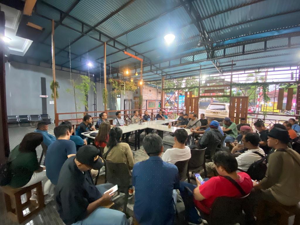 Kapolres Bitung AKBP Tommy Bambang Souissa, SIK saat menyampaikan sambutan pada Jumat Curhat Bersama Wartawan