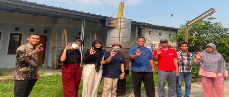 Kunjungan Tim PkM UPER ke bank sampah Sirnajaya di kawasan Serang Baru, Kabupaten Bekasi