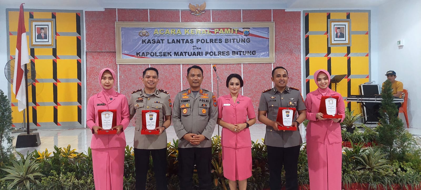 Penandatanganan berita acara dan pakta integritas oleh Kapolres Bitung AKBP Tommy Bambang Souissa, SIK