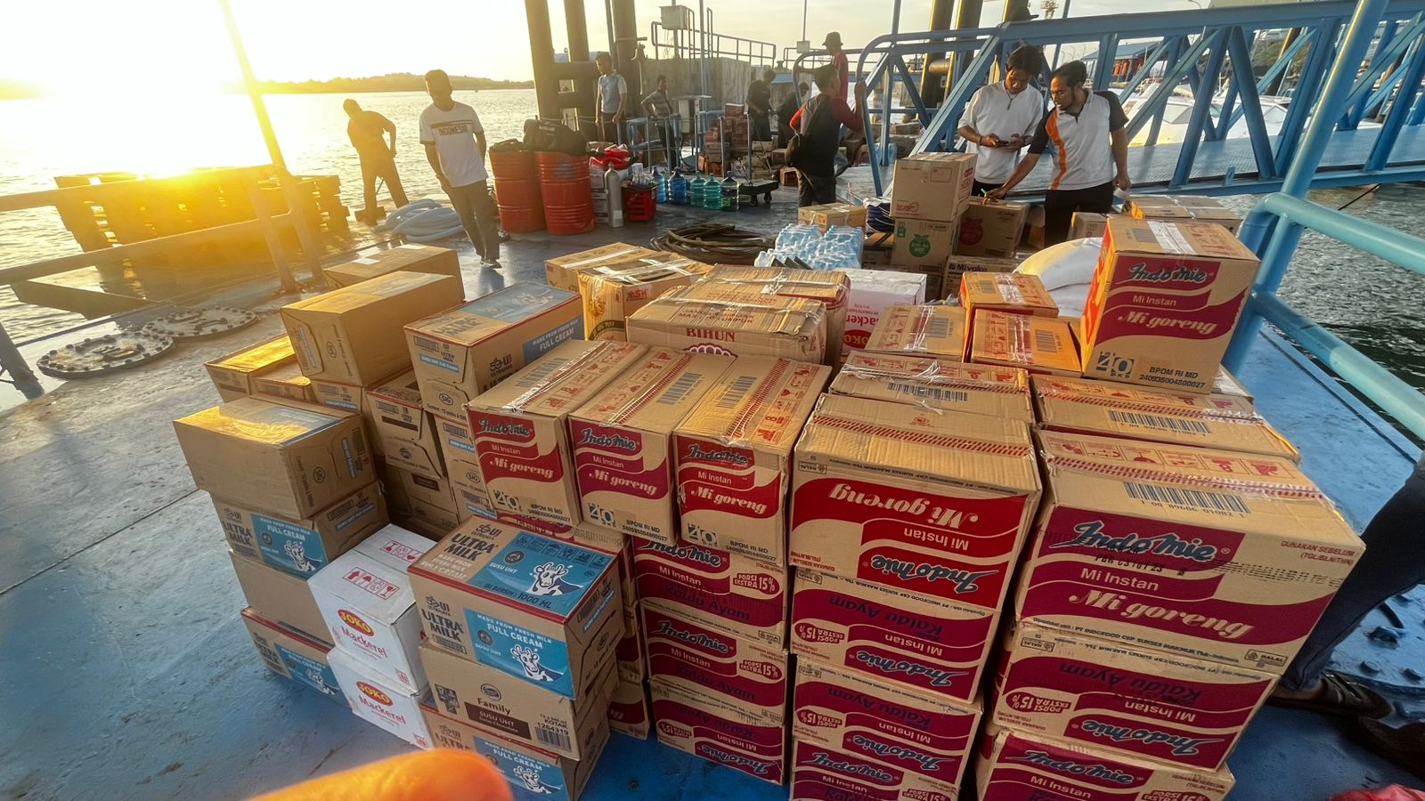 Bawa Bantuan untuk Korban Bencana di Aceh