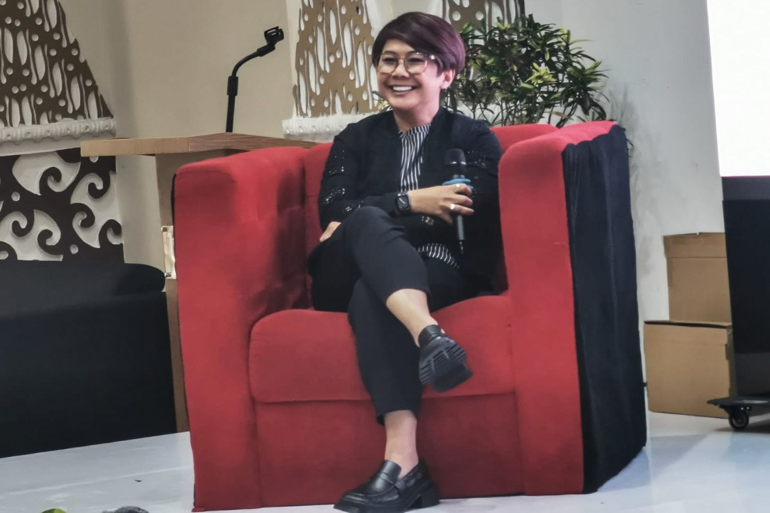 Deputi Bidang Kreativitas Media Kementerian Ekraf, Agustini Rahayu, memberi sambutan pada acara Radio Summit XVIII 2025 yang digelar di Hotel 101 Kebon Sirih, Jakarta, Sabtu (15112025).