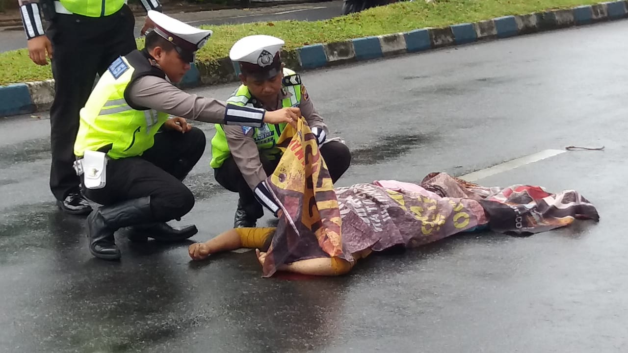 Korban nampak tergeletak di TKP