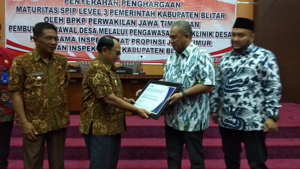 Penyerahan penghargaan Maturitas SPIP Level 3