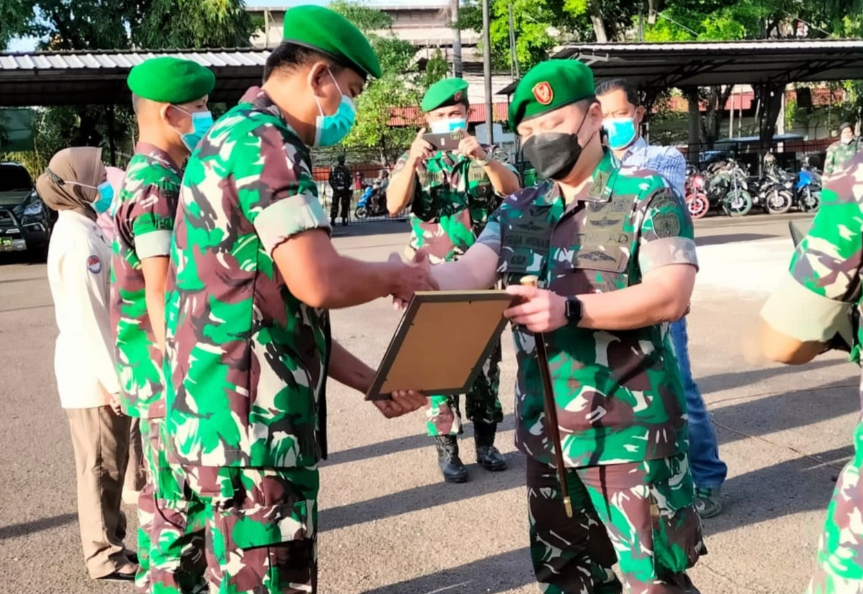Terima Reward dari Dandim 0502/JU