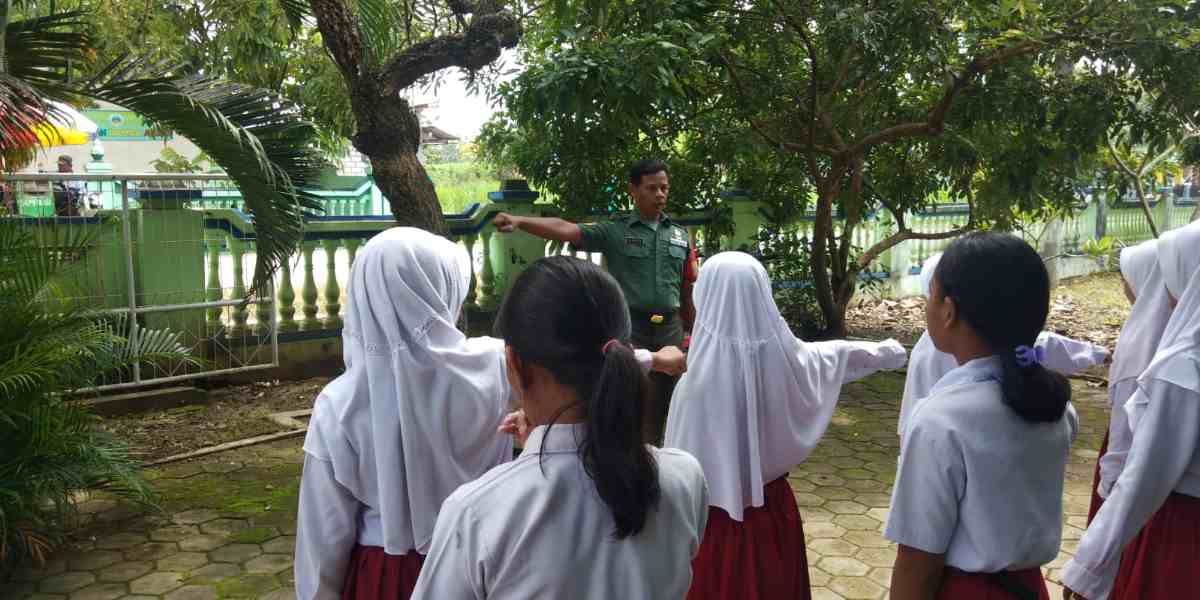 Praktik pelaksanaan latihan PBB bagi siswa SD